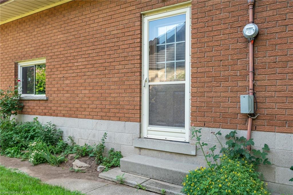 654 Hiawatha Boulevard, Ancaster, ON - Outdoor With Exterior