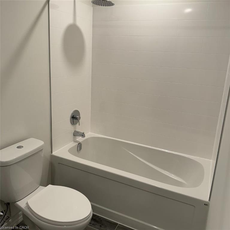 206-1098 Paisley Road, Guelph, ON - Indoor Photo Showing Bathroom