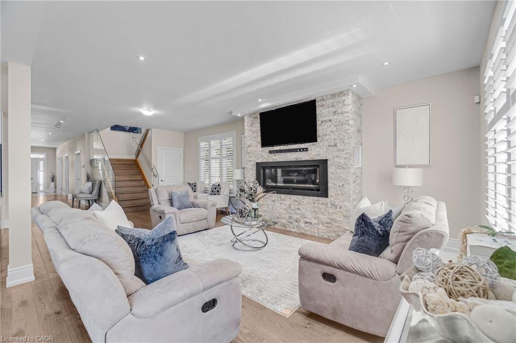 958 Beach Boulevard, Hamilton, ON - Indoor Photo Showing Living Room With Fireplace