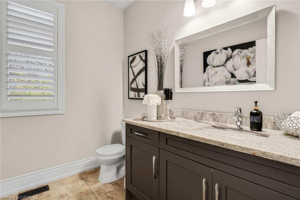 958 Beach Boulevard, Hamilton, ON - Indoor Photo Showing Bathroom