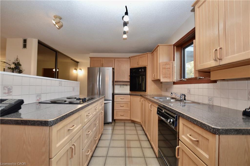 3400 Cedar Springs Road, Burlington, ON - Indoor Photo Showing Kitchen