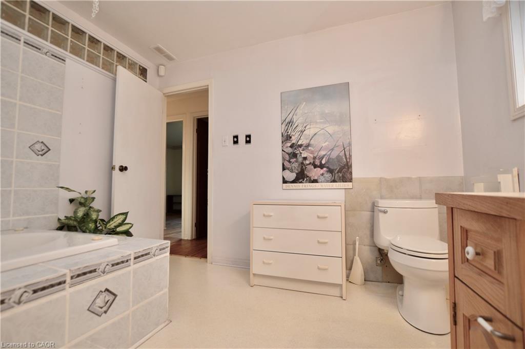3400 Cedar Springs Road, Burlington, ON - Indoor Photo Showing Bathroom