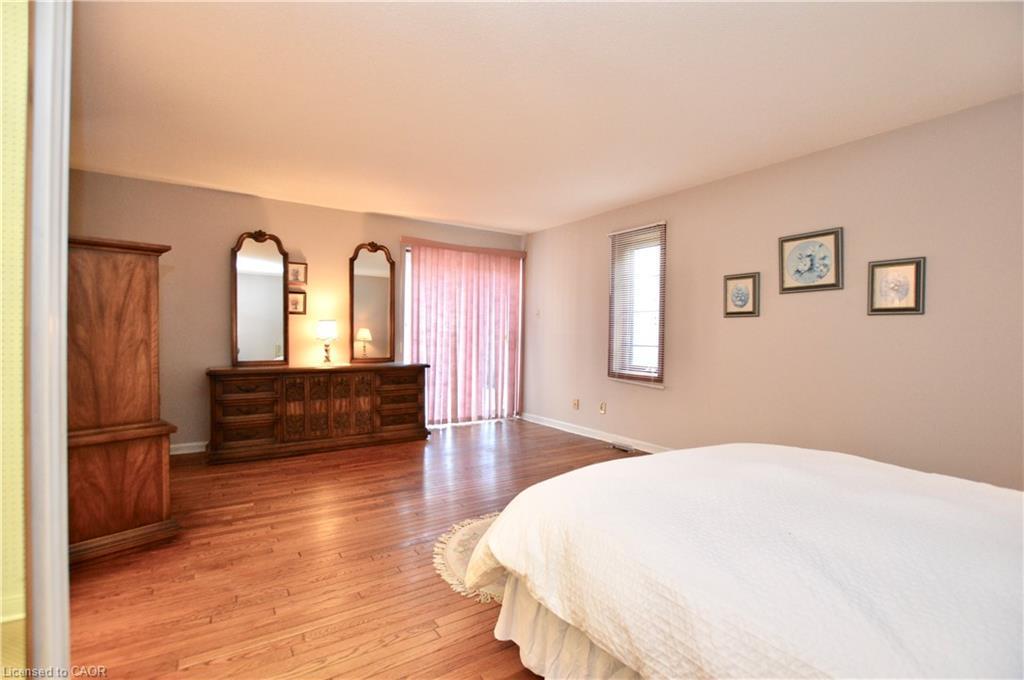 3400 Cedar Springs Road, Burlington, ON - Indoor Photo Showing Bedroom