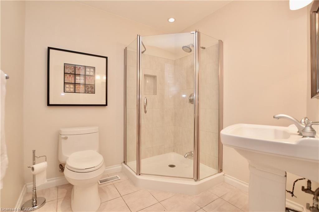 3400 Cedar Springs Road, Burlington, ON - Indoor Photo Showing Bathroom