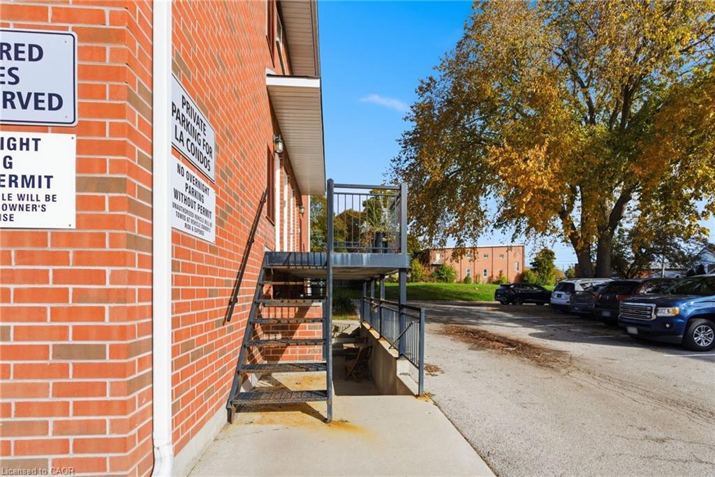 302-111 Smits Cove, Smithville, ON - Outdoor