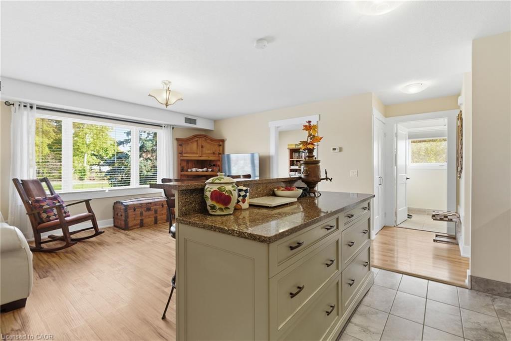 302-111 Smits Cove, Smithville, ON - Indoor