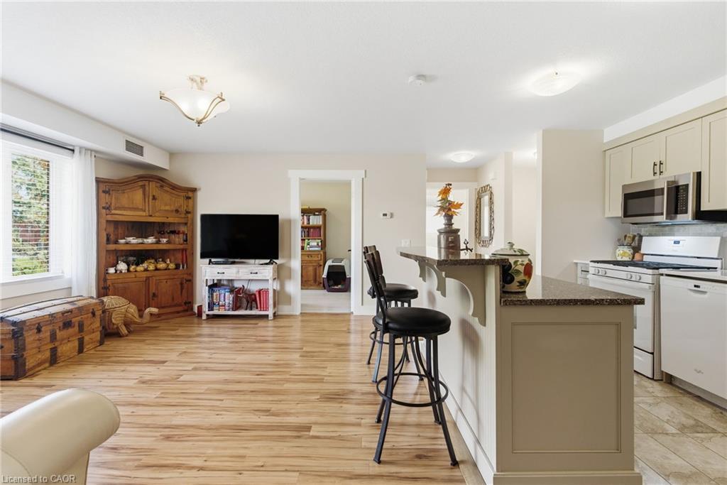 302-111 Smits Cove, Smithville, ON - Indoor