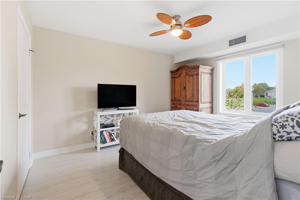 302-111 Smits Cove, Smithville, ON - Indoor Photo Showing Bedroom