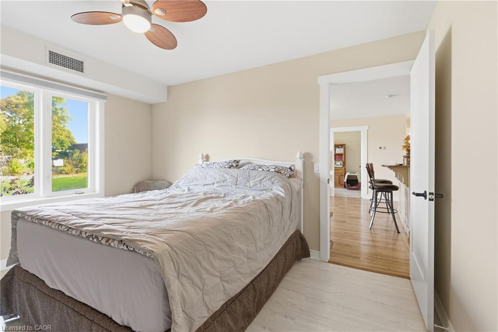 302-111 Smits Cove, Smithville, ON - Indoor Photo Showing Bedroom