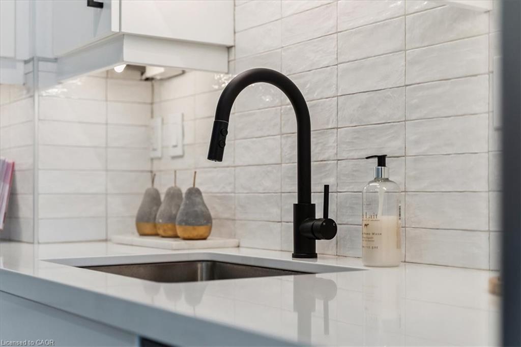 1405-2007 James Street, Burlington, ON - Indoor Photo Showing Bathroom