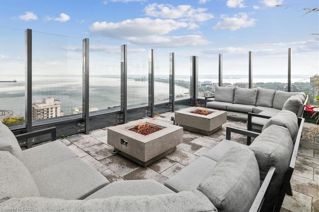 1405-2007 James Street, Burlington, ON - Indoor Photo Showing Living Room