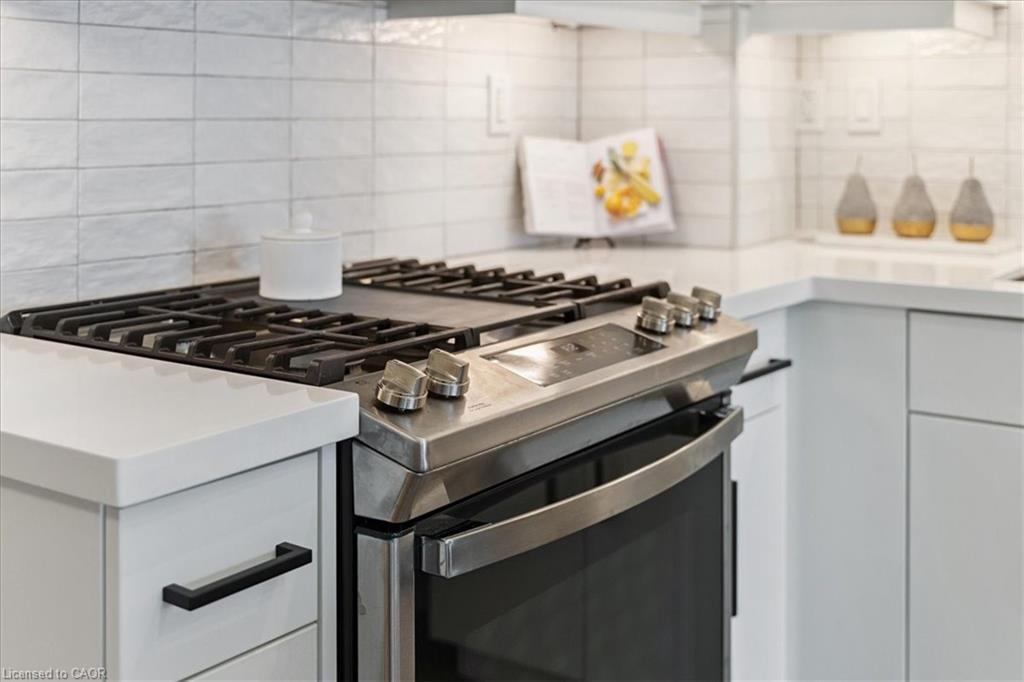 1405-2007 James Street, Burlington, ON - Indoor Photo Showing Kitchen With Upgraded Kitchen