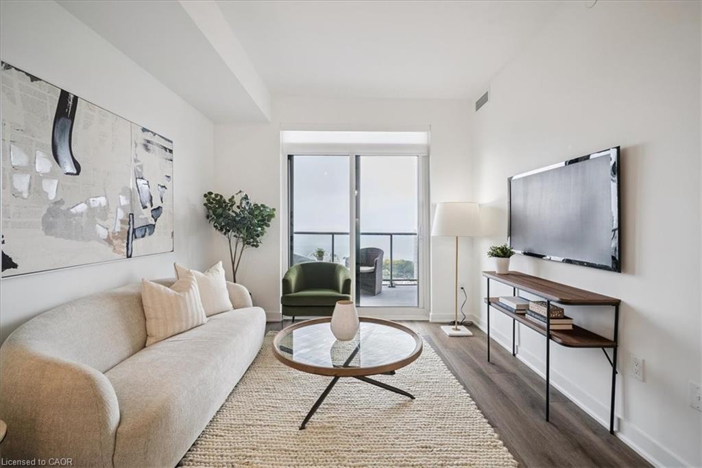 1405-2007 James Street, Burlington, ON - Indoor Photo Showing Living Room