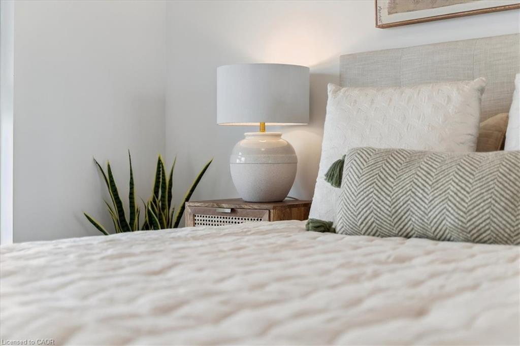 1405-2007 James Street, Burlington, ON - Indoor Photo Showing Bedroom