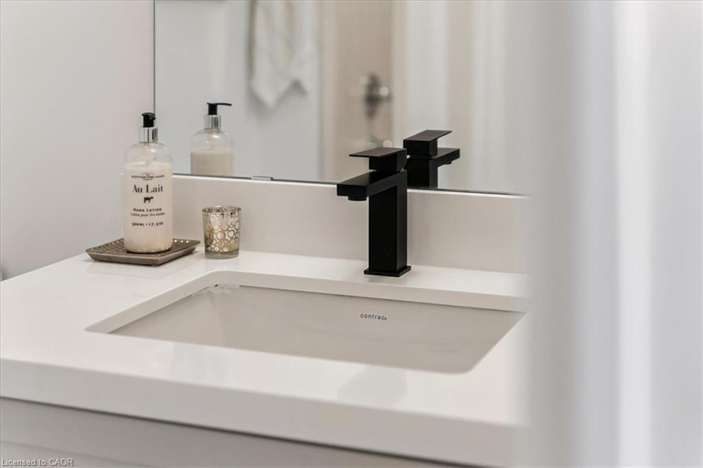 1405-2007 James Street, Burlington, ON - Indoor