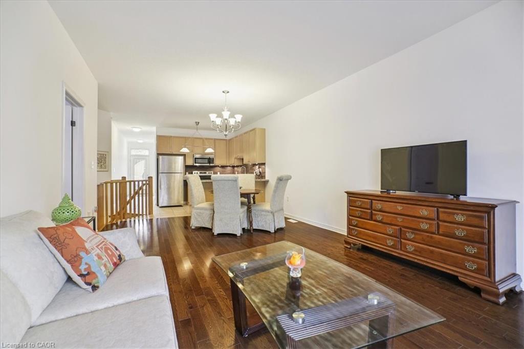 10 Cornflower Crescent, Hamilton, ON - Indoor Photo Showing Living Room
