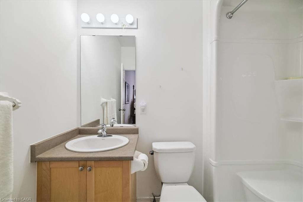 10 Cornflower Crescent, Hamilton, ON - Indoor Photo Showing Bathroom