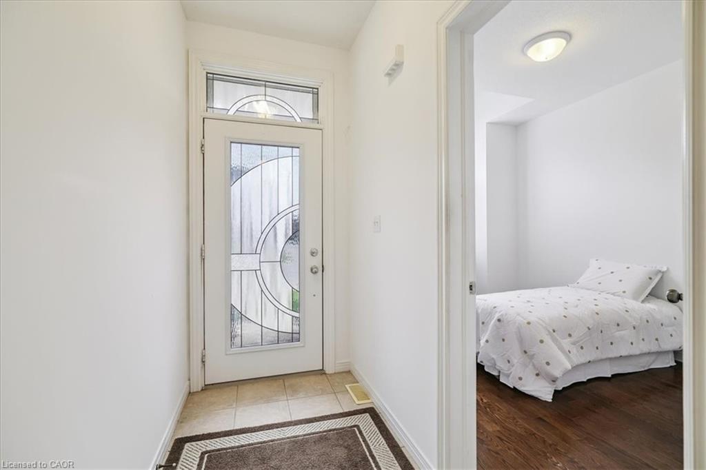 10 Cornflower Crescent, Hamilton, ON - Indoor Photo Showing Bedroom