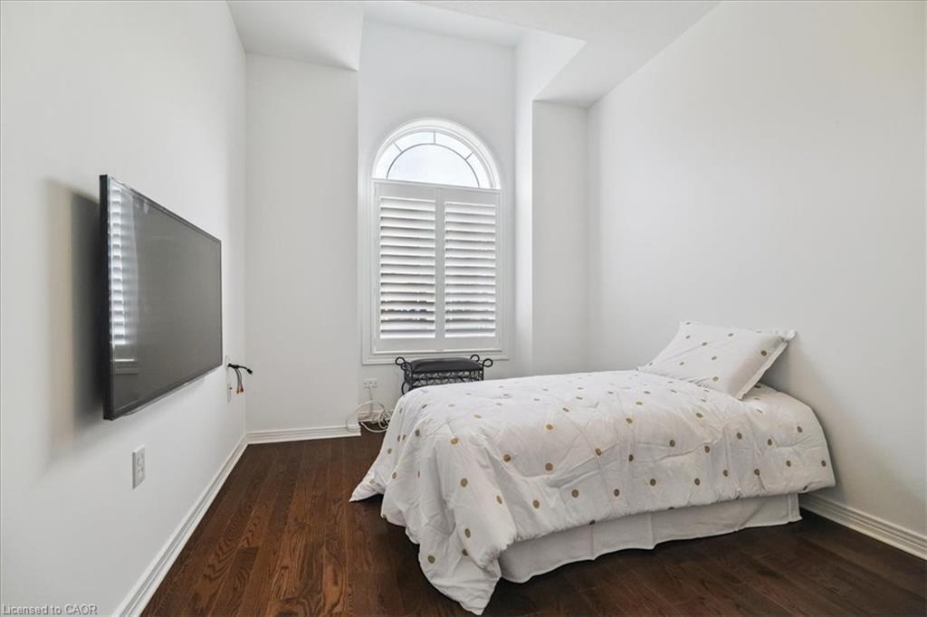 10 Cornflower Crescent, Hamilton, ON - Indoor Photo Showing Bedroom