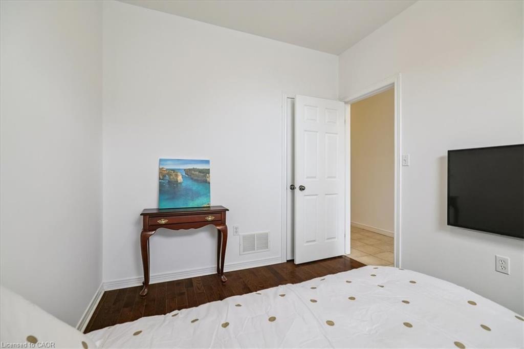 10 Cornflower Crescent, Hamilton, ON - Indoor Photo Showing Bedroom