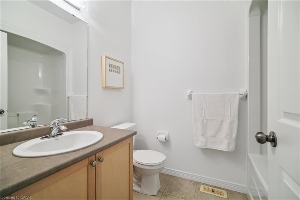 10 Cornflower Crescent, Hamilton, ON - Indoor Photo Showing Bathroom