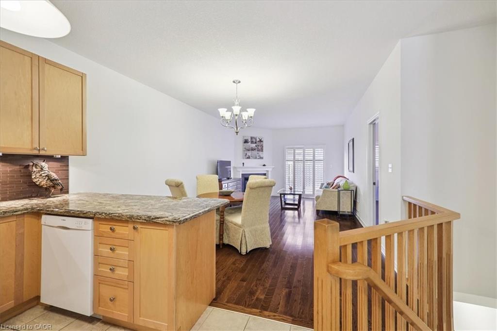 10 Cornflower Crescent, Hamilton, ON - Indoor Photo Showing Kitchen