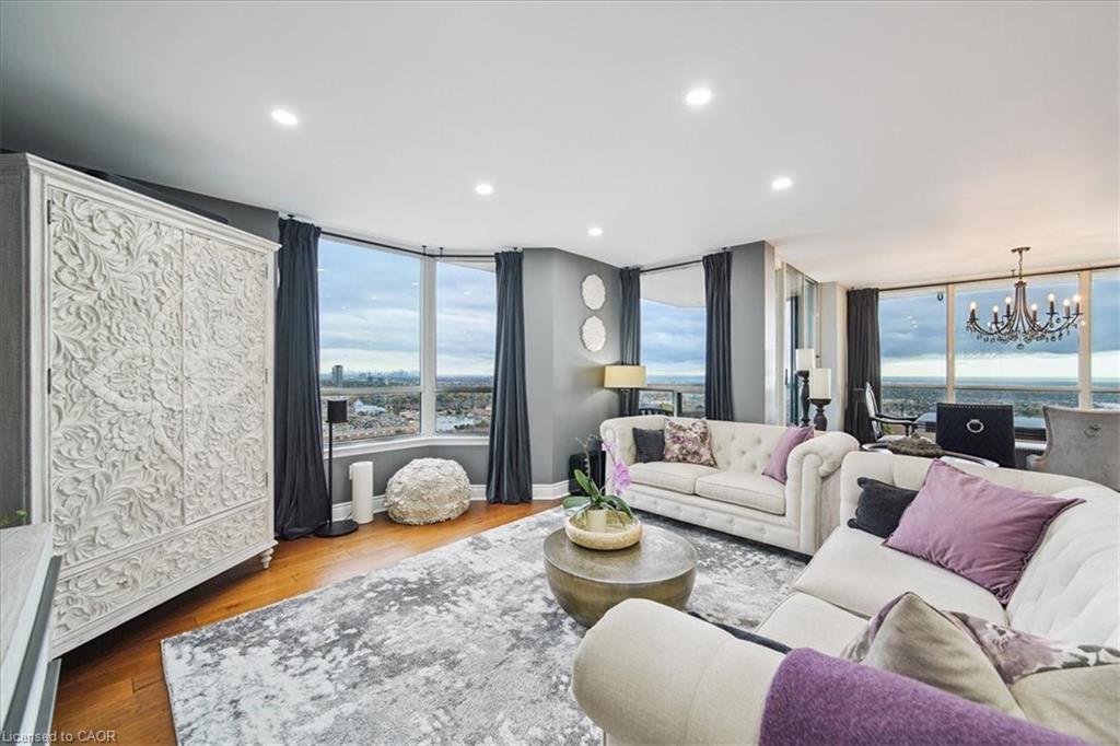 2603-550 Webb Drive, Mississauga, ON - Indoor Photo Showing Living Room