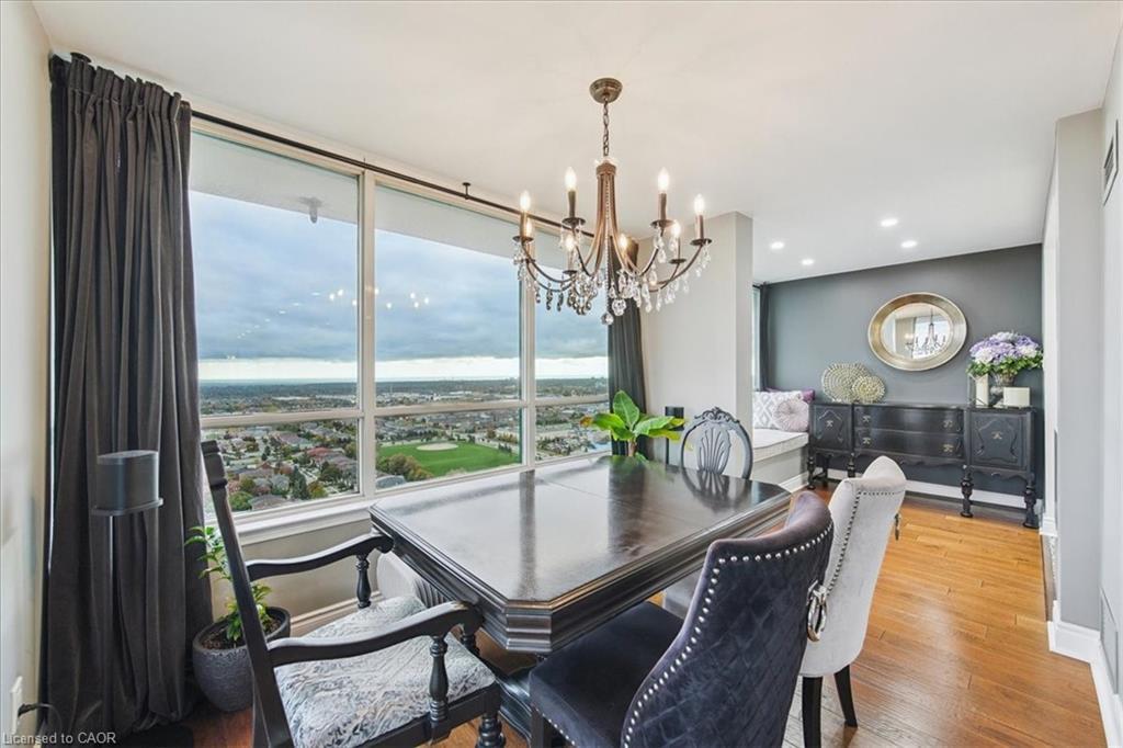 2603-550 Webb Drive, Mississauga, ON - Indoor Photo Showing Dining Room