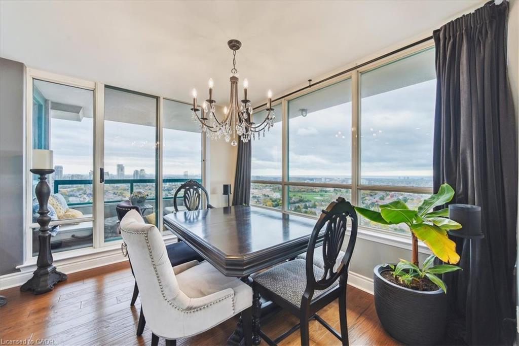 2603-550 Webb Drive, Mississauga, ON - Indoor Photo Showing Dining Room
