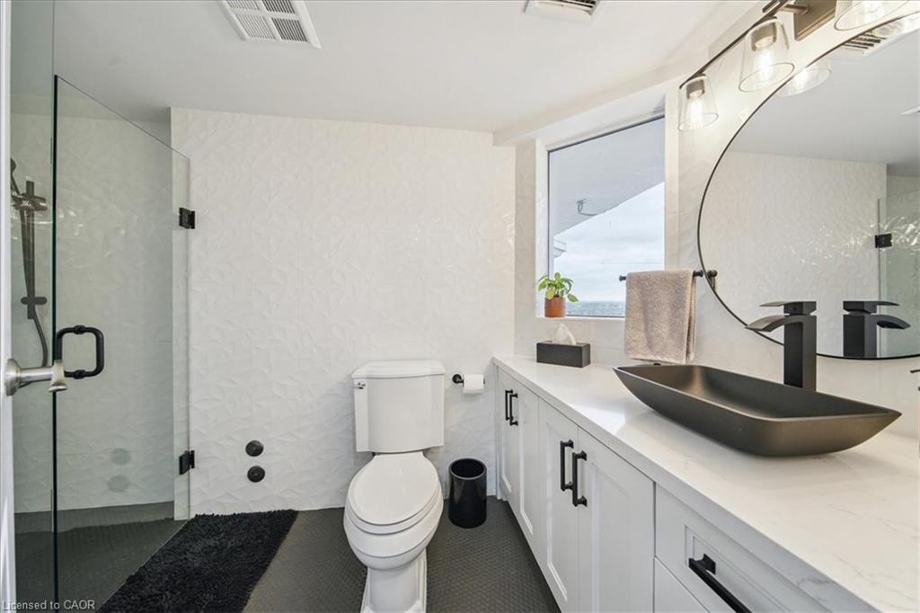 2603-550 Webb Drive, Mississauga, ON - Indoor Photo Showing Bathroom