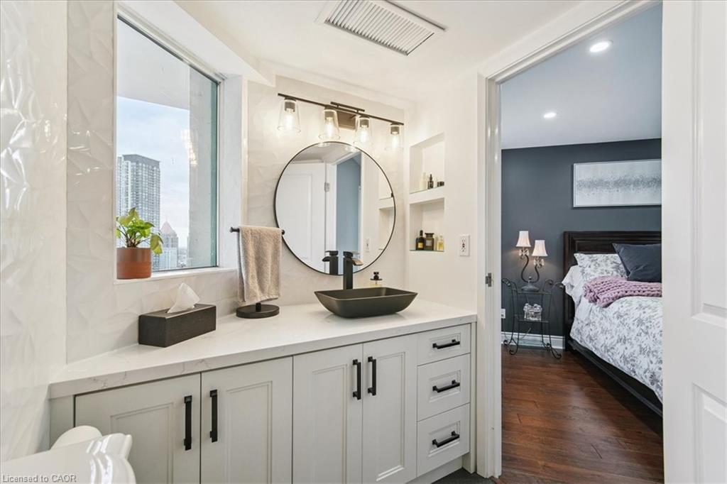 2603-550 Webb Drive, Mississauga, ON - Indoor Photo Showing Bedroom