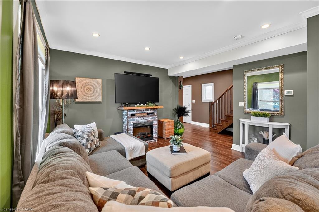 261 Gilmore Road, Fort Erie, ON - Indoor Photo Showing Living Room With Fireplace