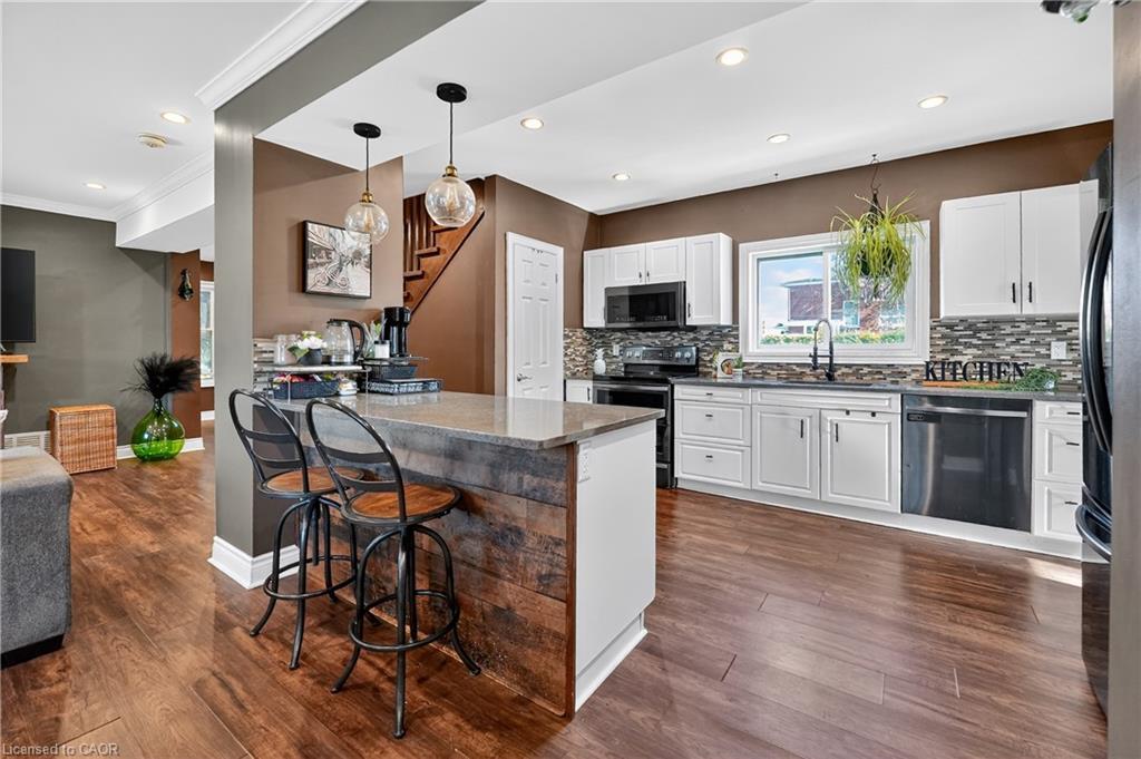 261 Gilmore Road, Fort Erie, ON - Indoor Photo Showing Kitchen With Stainless Steel Kitchen With Upgraded Kitchen