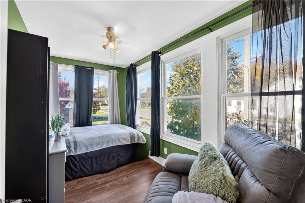 261 Gilmore Road, Fort Erie, ON - Indoor Photo Showing Bedroom