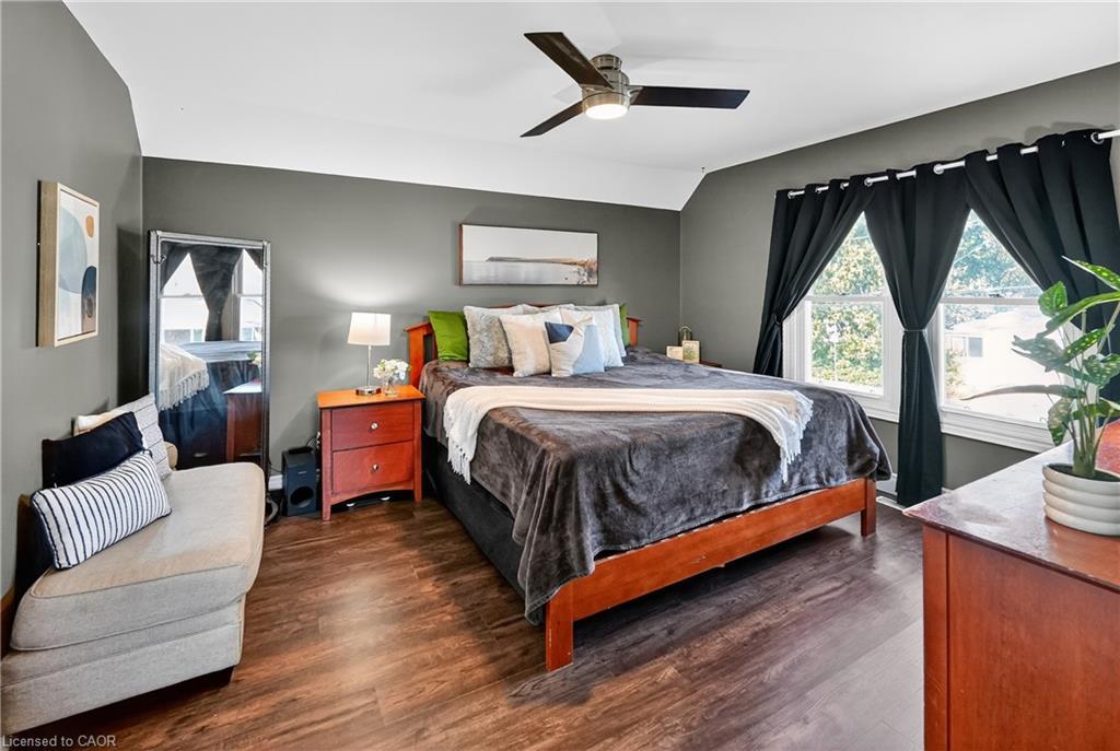 261 Gilmore Road, Fort Erie, ON - Indoor Photo Showing Bedroom