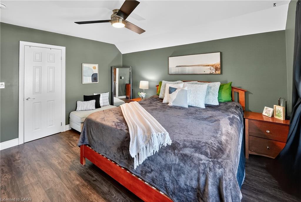 261 Gilmore Road, Fort Erie, ON - Indoor Photo Showing Bedroom