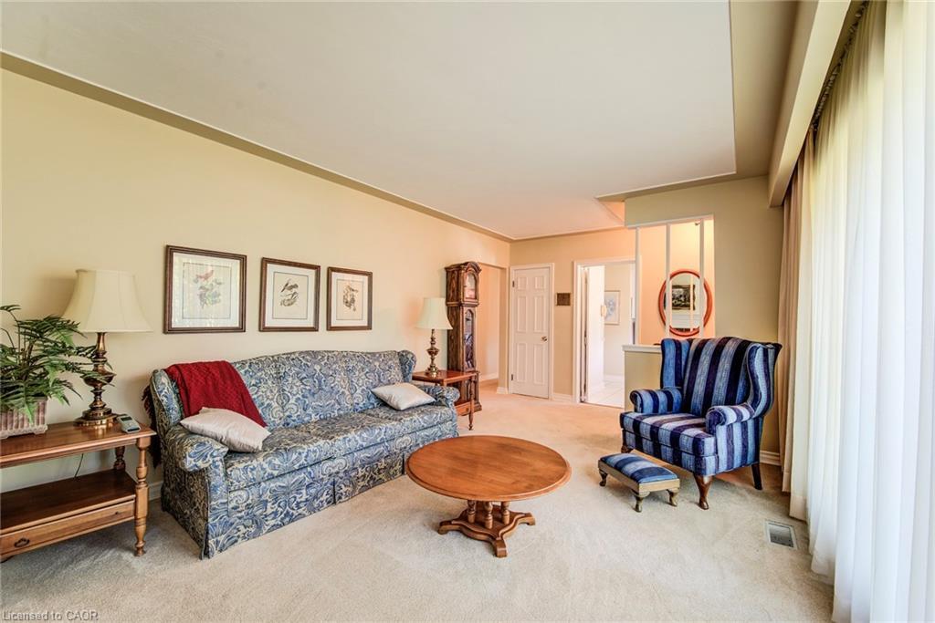 378 Stevenson Street N, Guelph, ON - Indoor Photo Showing Living Room