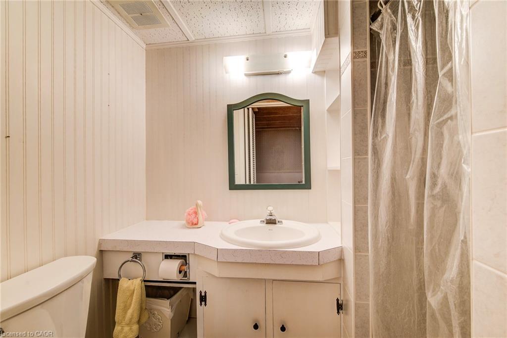 378 Stevenson Street N, Guelph, ON - Indoor Photo Showing Bathroom