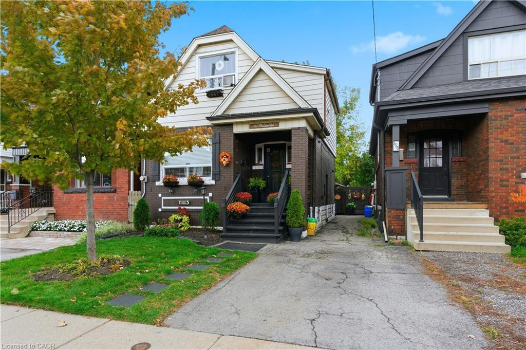 160 Balsam Avenue N, Hamilton, ON - Outdoor With Facade