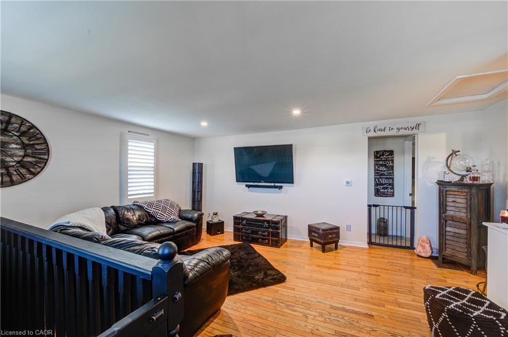 128 Dover Street, Otterville, ON - Indoor Photo Showing Living Room