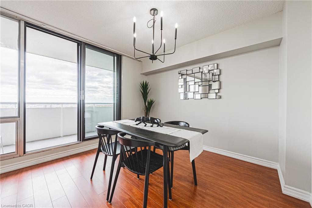 1206-2055 Upper Middle Road, Burlington, ON - Indoor Photo Showing Dining Room