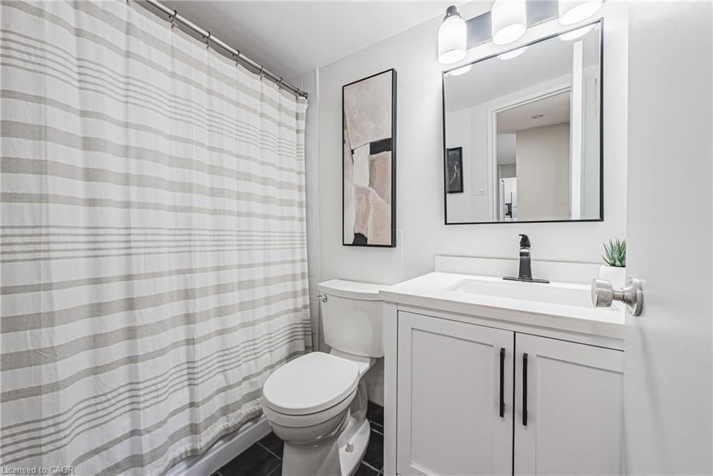 1206-2055 Upper Middle Road, Burlington, ON - Indoor Photo Showing Bathroom