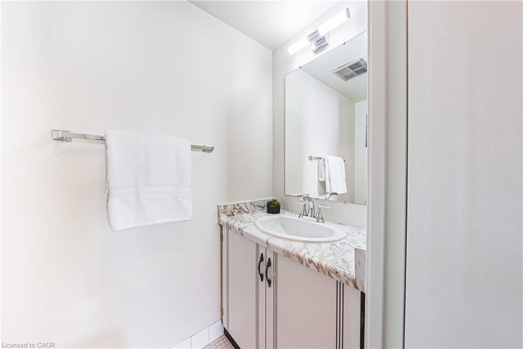 1206-2055 Upper Middle Road, Burlington, ON - Indoor Photo Showing Bathroom