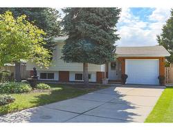 15 Lantana Court  Hamilton, ON L9C 4T5