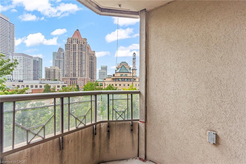 401-310 Burnhamthorpe Road W, Mississauga, ON - Outdoor With Balcony With Exterior