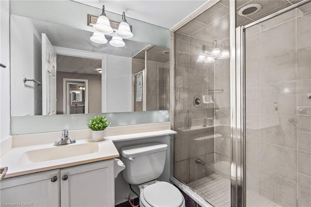 401-310 Burnhamthorpe Road W, Mississauga, ON - Indoor Photo Showing Bathroom
