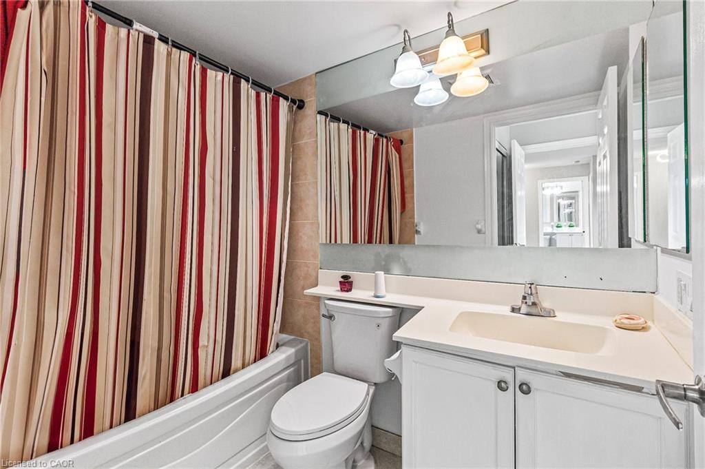 401-310 Burnhamthorpe Road W, Mississauga, ON - Indoor Photo Showing Bathroom