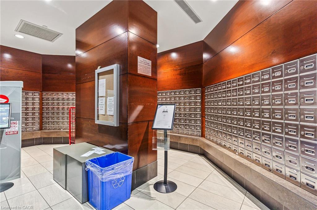 401-310 Burnhamthorpe Road W, Mississauga, ON - Indoor Photo Showing Other Room