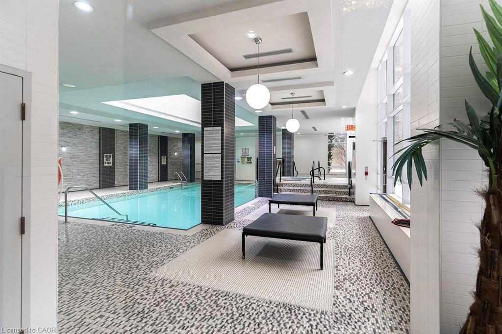 401-310 Burnhamthorpe Road W, Mississauga, ON - Indoor Photo Showing Other Room