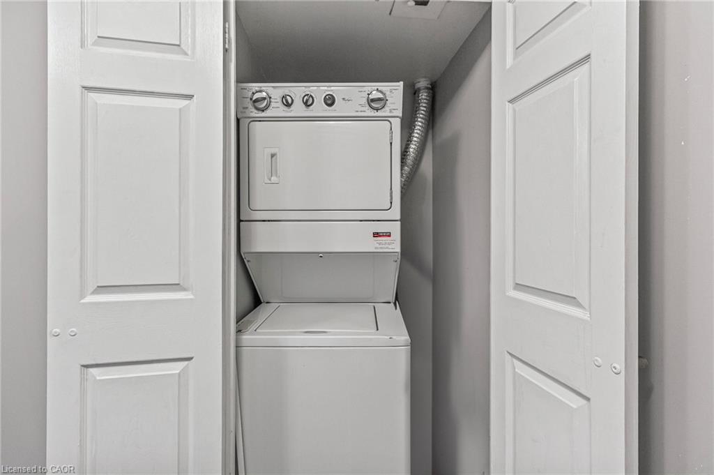 401-310 Burnhamthorpe Road W, Mississauga, ON - Indoor Photo Showing Laundry Room